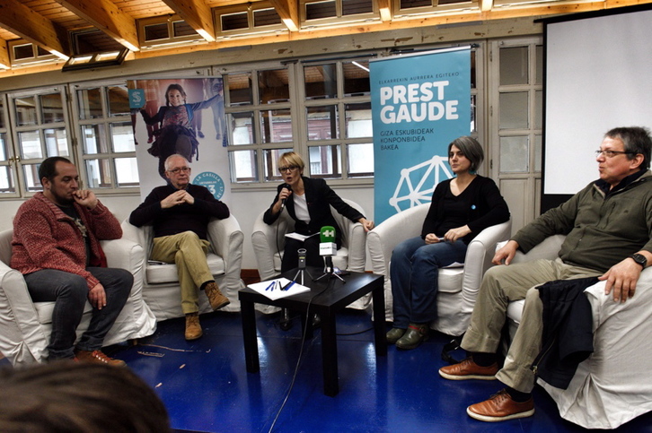 Participantes en la conferencia convocada por Sare. (ARGAZKI PRESS)