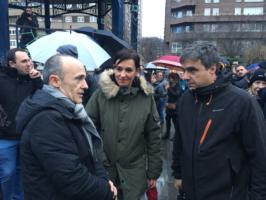 Josu Juaristi eurodiputatua, Jasone Agirre eta Mikel Otero legebiltzarkideekin. (SARE) Josu Juaristi eurodiputatua, Jasone Agirre eta Mikel Otero legebiltzarkideekin. (SARE)