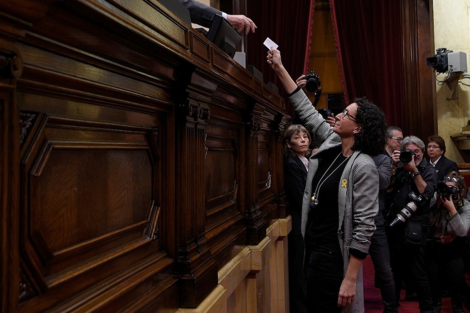 Marta Rovira, a la hora de votar. (Lluis GENE / AFP)