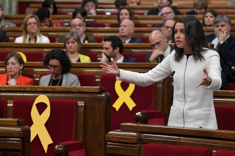 Arrimadas ha protestado por la delegación de voto. (Lluis GENE / AFP)