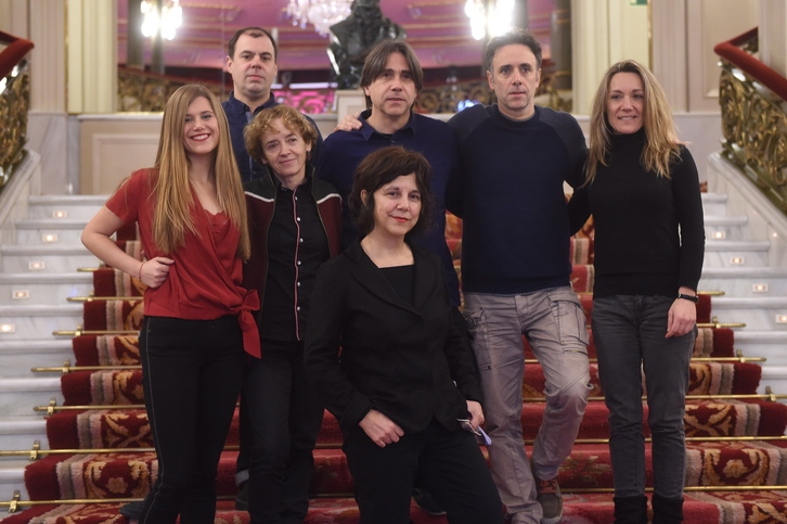 Actores y directora de la obra en el Arriaga. (ARGAZKI PRESS)