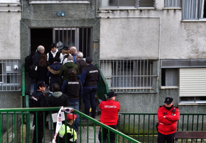 Vivienda de Otxarkoaga en la que se han hallado los cadáveres. (ARGAZKI PRESS)