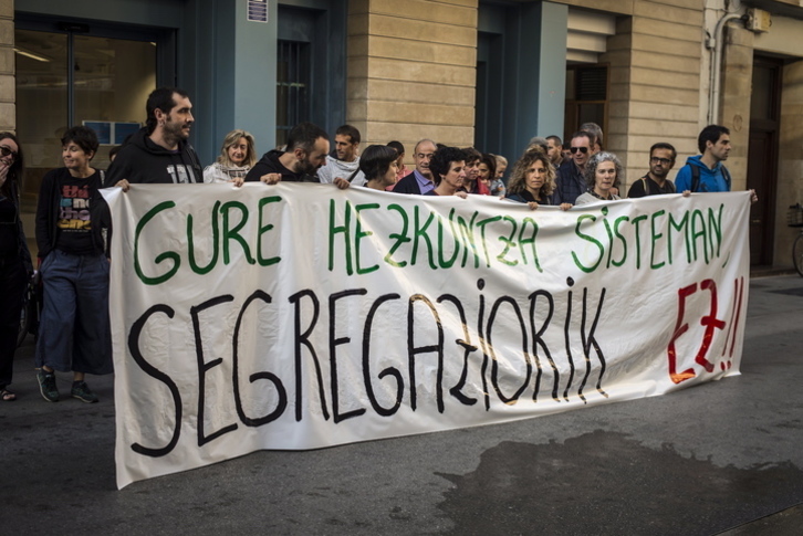 Concentración en Gasteiz contra la segregación del alumnado. (Jaizki FONTANEDA / ARGAZKI PRESS)