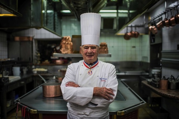 El chef Paul Bocuse, en una imagen tomada en 2012. (Jeff PACHOUD/AFP)