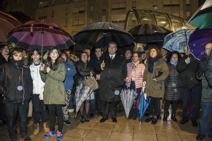 Aburto en la manifestación en Otxarkoaga, donde fue abucheado. (Aritz LOIOLA / ARGAZKI PRESS)