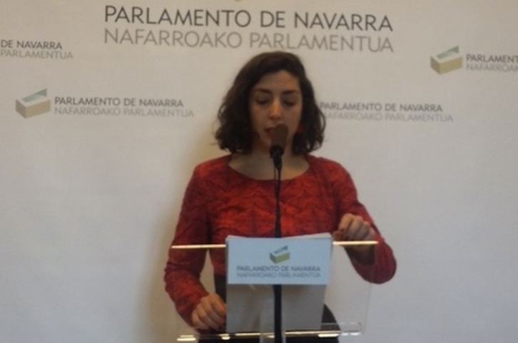 Laura Pérez, durante su intervención tras la Mesa y Junta de Portavoces del Parlamento de Nafarroa. (Martxelo DIAZ)
