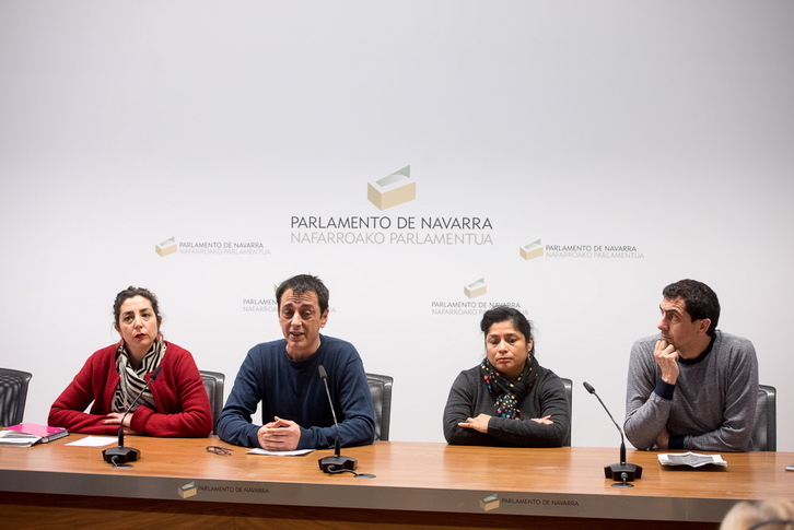 Laura Pérez, Carlos Couso, Fanny Carrillo y Rubén Velasco, parlamentarios del sector crítico Podemos-Ahal Dugu en Nafarroa. (Iñigo URIZ/ARGAZKI PRESS)