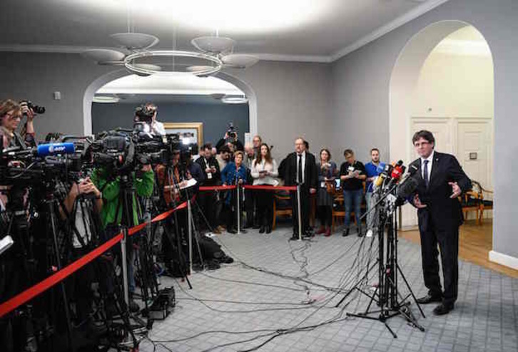 Carles Puigdemont ha comparecido en Copenhague ante los medios de comunicación. (Jonathan NACKSTRAND / AFP)