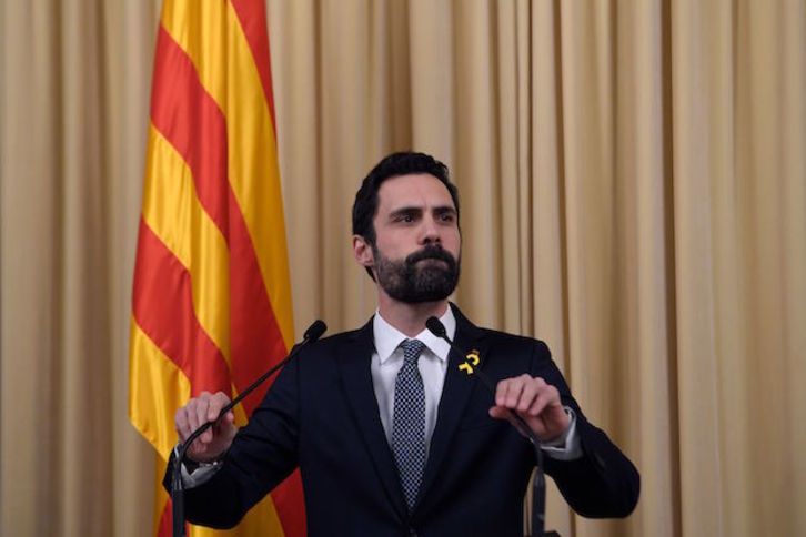 Roger Torrent, en una comparecencia en el Parlamento catalán. (LLUIS GENE / AFP) 