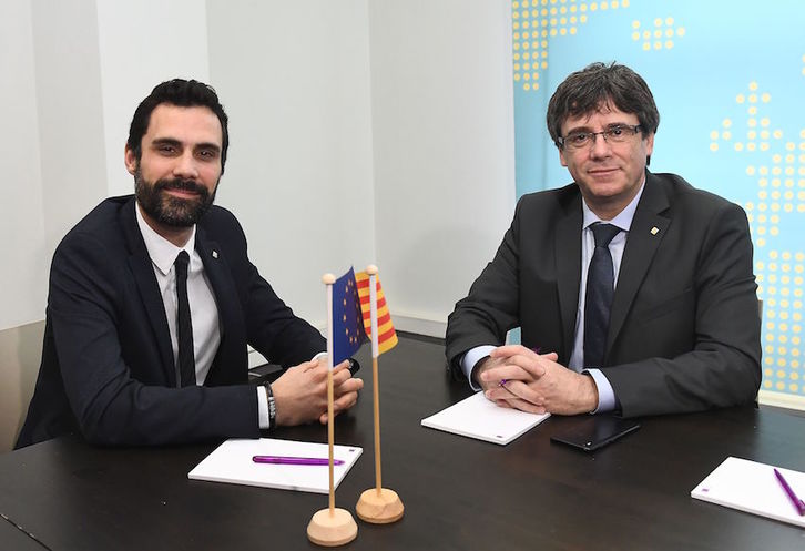 Roger Torrent eta Carles Puigdemont, Bruselan. (Emmanuel DUNAND/AFP)
