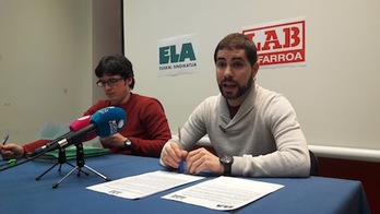 Imanol Pascual, responsable de la negociación colectiva en ELA, e Imanol Karrer, portavoz de LAB en Nafarroa, en rueda de prensa. (LAB) 