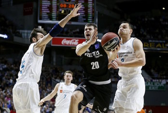 Los ‘hombres de negro’ poco han podido hacer ante un mejor Real Madrid. (@CDBILBAOBASKET)