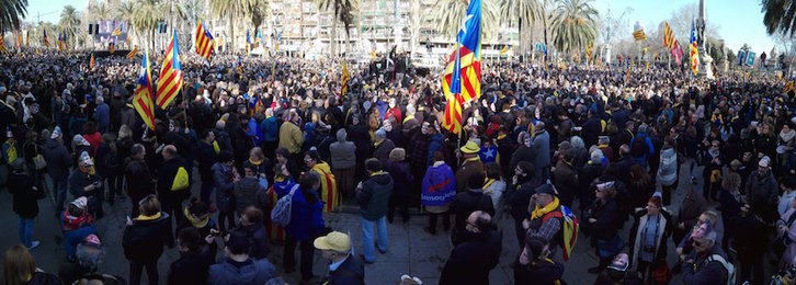Imagen del paseo Lluís Companys, abarrotado. (@iontelleria)