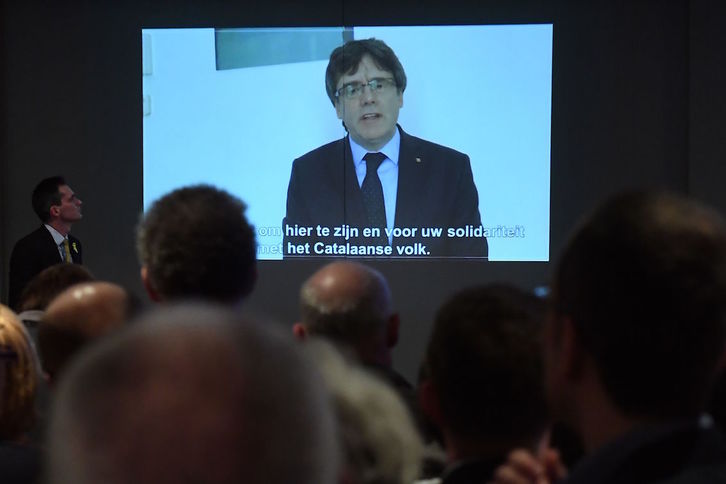 Carles Puigdemont ayer, en el mensaje que mandó desde Bruselas. (Emmanuel DUNAND/AFP)