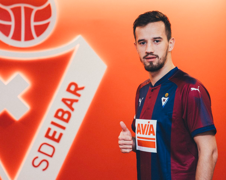 El nuevo refuerzo del Eibar, Vukasin Jovanovic. (@SDEibar)