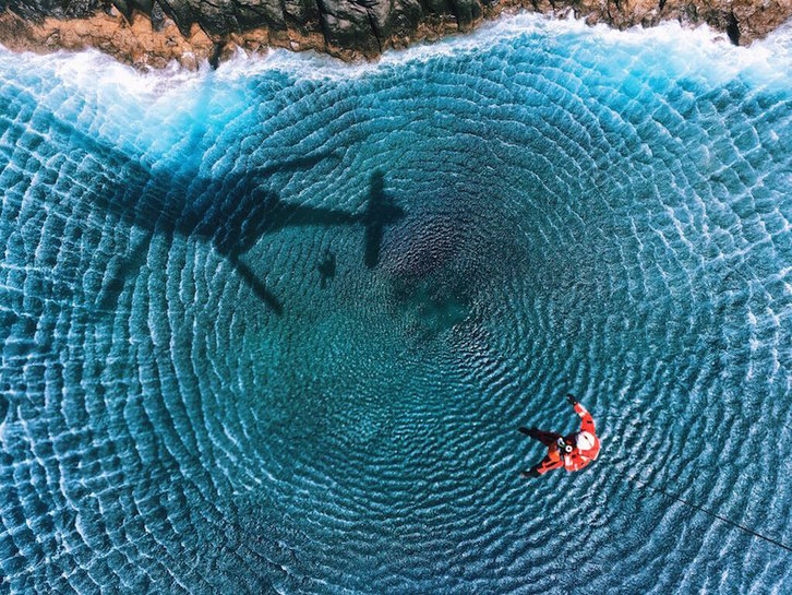 Miembros del Salvamento Marítimo español, en acción. (@salvamentogob)