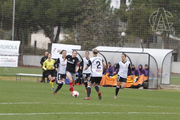 Kolpea hartuta itzuli dira zuri-gorriak Valentziatik. (ATHLETIC.EUS)