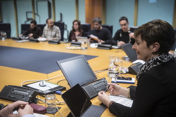 Arantxa Tapia, durante la comparecencia de hoy n la Comisión de Desarrollo Económico e Infraestructuras. (Jagoba MANTEROLA / ARGAZKI PRESS)