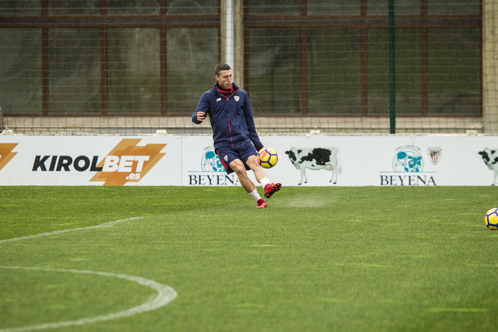 De Marcos durante un entrenamiento en Lezama. (Aritz LOIOLA / ARGAZKI PRESS)