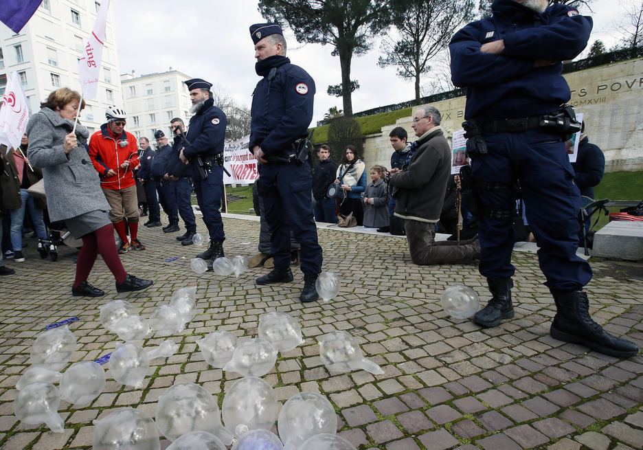 Prières de rue à Bayonne contre l'avortement. © Bob EDME