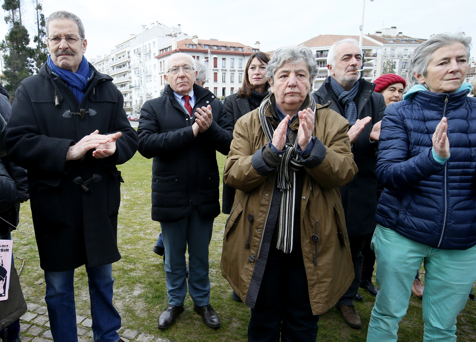 Le maire de Bayonne Jean-René Etchegaray et ses adjoints se sont déplacé pour le droit à l'avortement. © Bob EDME