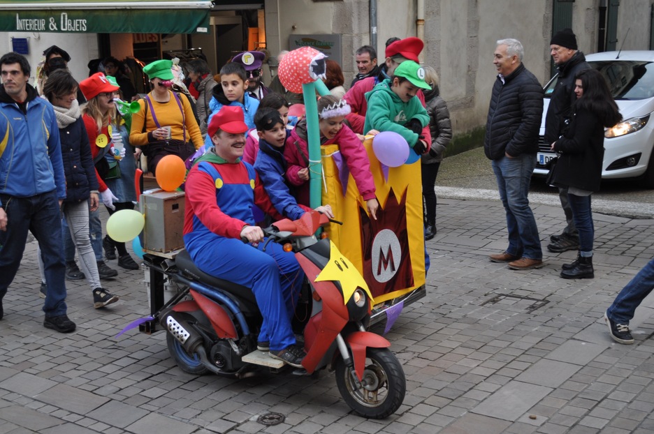 Mario Brossen jarraitzaile anitz ziren.