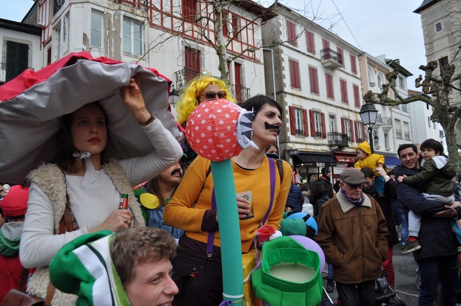 Ziburuko Baltsan elkartearen karroa.