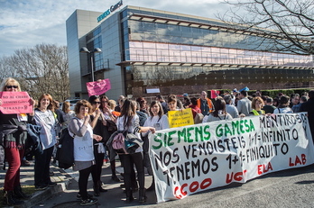 Concentración ante la sede de Siemens Gamesa en Zamudio. (ARGAZKI PRESS)