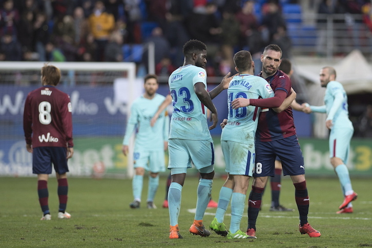  Umtiti, Alba y Arbilla, al final del partido. (Juan Carlos RUIZ / ARGAZKI PRESS) 