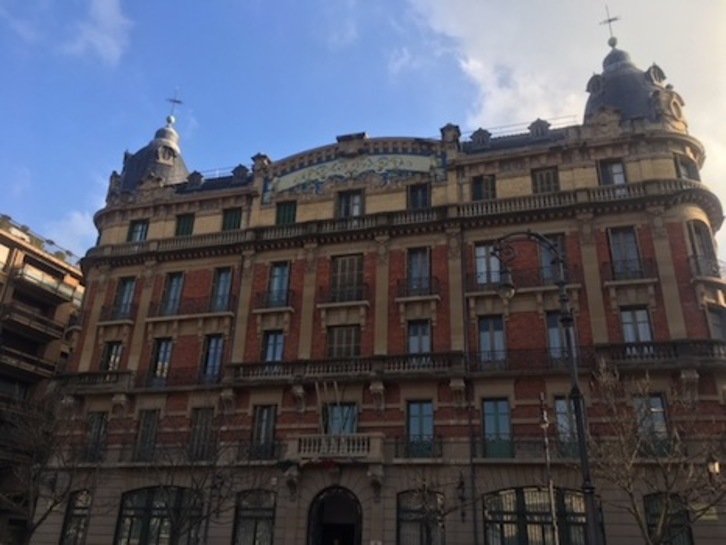 Edificio del antiguo Grand Hotel en la plaza de San Francisco.