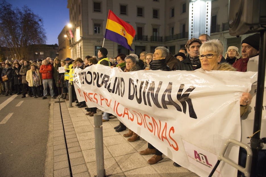 En Gasteiz tampoco han querido quedarse en casa. (Raul BOGAJO / ARGAZKI PRESS) En Gasteiz tampoco han querido quedarse en casa. (Raul BOGAJO / ARGAZKI PRESS)