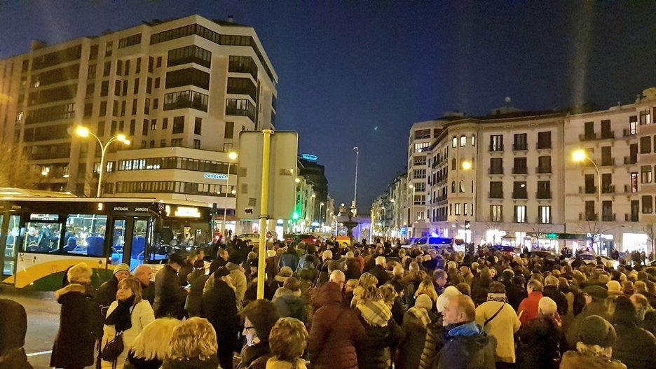 En Iruñea la protesta también ha sido por la tarde. (@ainhoaaznarEZ) En Iruñea la protesta también ha sido por la tarde. (@ainhoaaznarEZ)