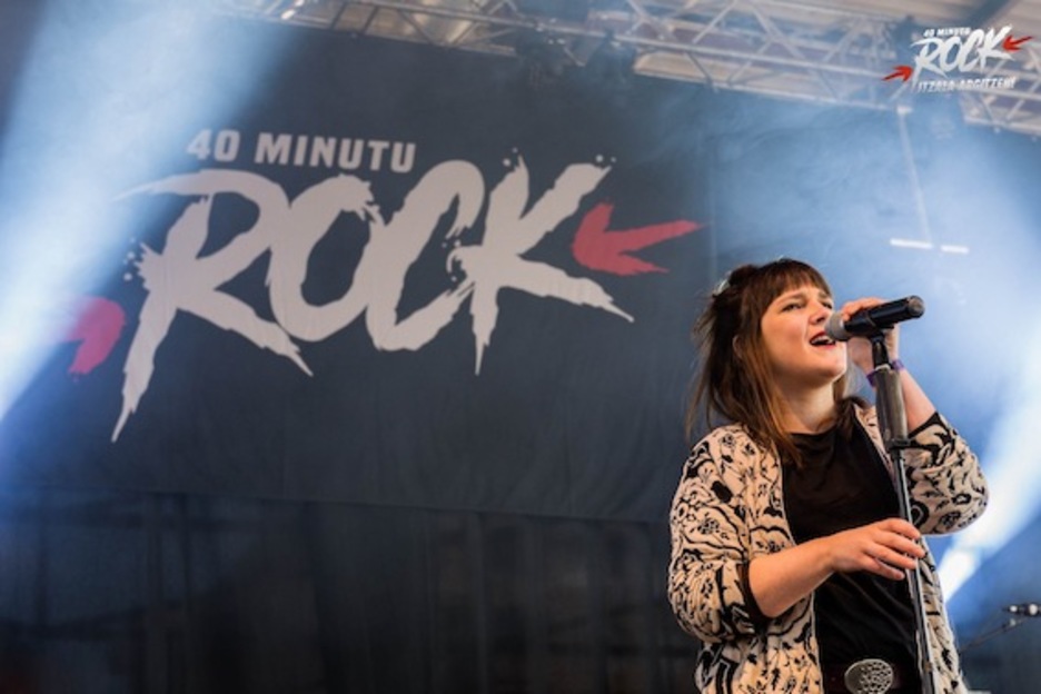 Tximeleta taldeak ireki du aurtengoan jaialdia. (40 MINUTU ROCK)