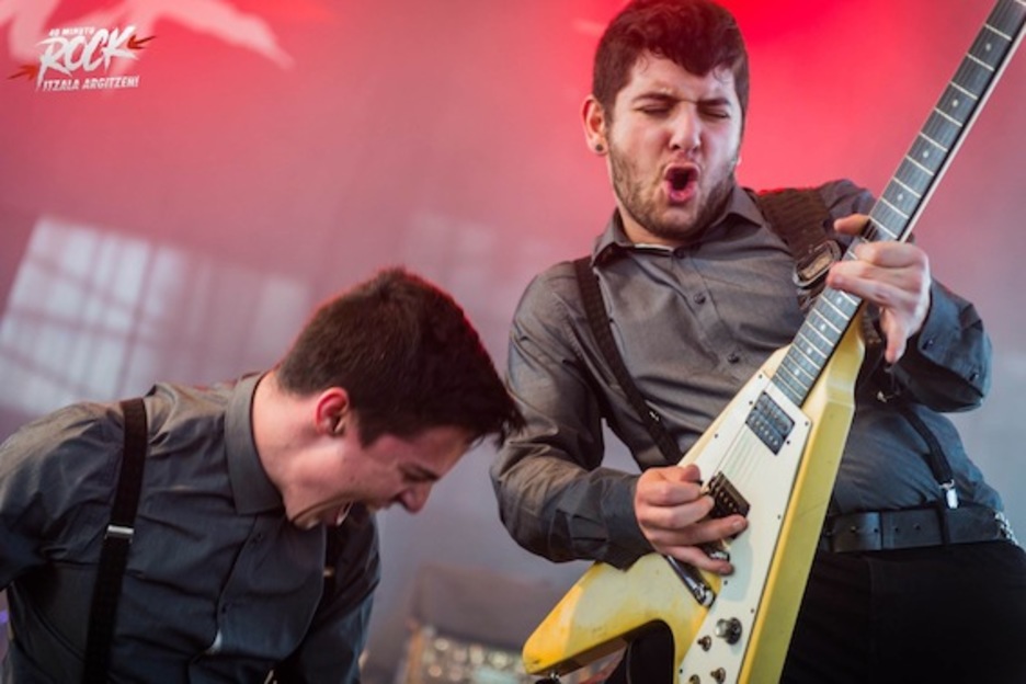 Revotal Permanent taula gainean. (40 MINUTU ROCK)