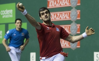 Sailkatuta egon arren, oso serio hartu du partida bikote gorriak. (Jagoba MANTEROLA/ARGAZKI PRESS)