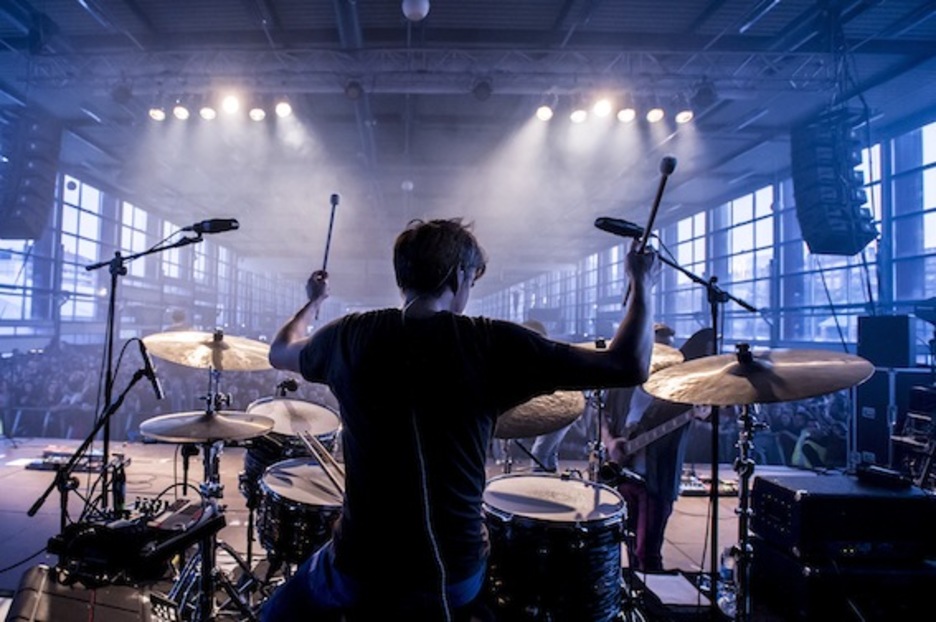 Gaizka Salazar, Gatibuko bateria-jotzailea, jo eta su. (Jaizki FONTANEDA/ARGAZKI PRESS)