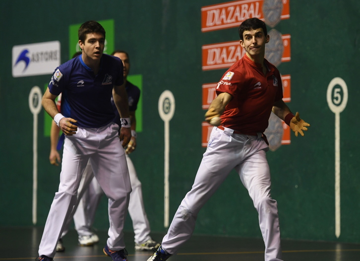 Jokin Altuna pilota astintzen (Jon URBE/ARGAZKI PRESS)