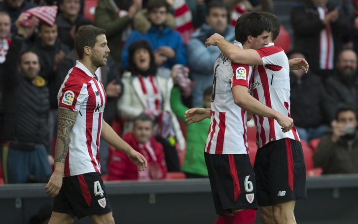 Jugadores del Athletic celebrando el gol de San José. (Marisol RAMIREZ / ARGAZKI PRESS)