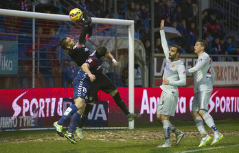 Moyá, en un partido en Ipurua con el Atlético de Madrid. (Raúl BOGAJO / ARGAZKI PRESS)