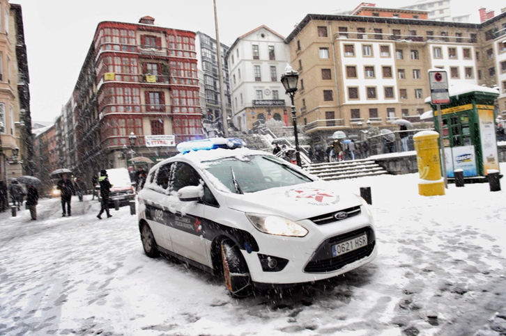 Nieve en el Casco Viejo de Bilbo. (ARGAZKI PRESS)