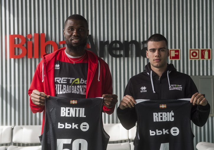 Bentil y Rebic en su presentación con Bilbao Basket. (Luis JAUREGIALTZO / ARGAZKI PRESS)
