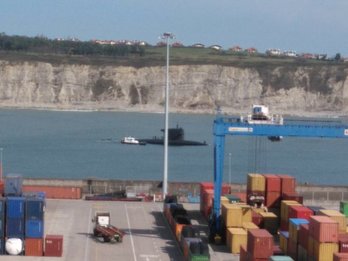 Un submarino en el puerto de Bilbo. (@Hamaikatb)
