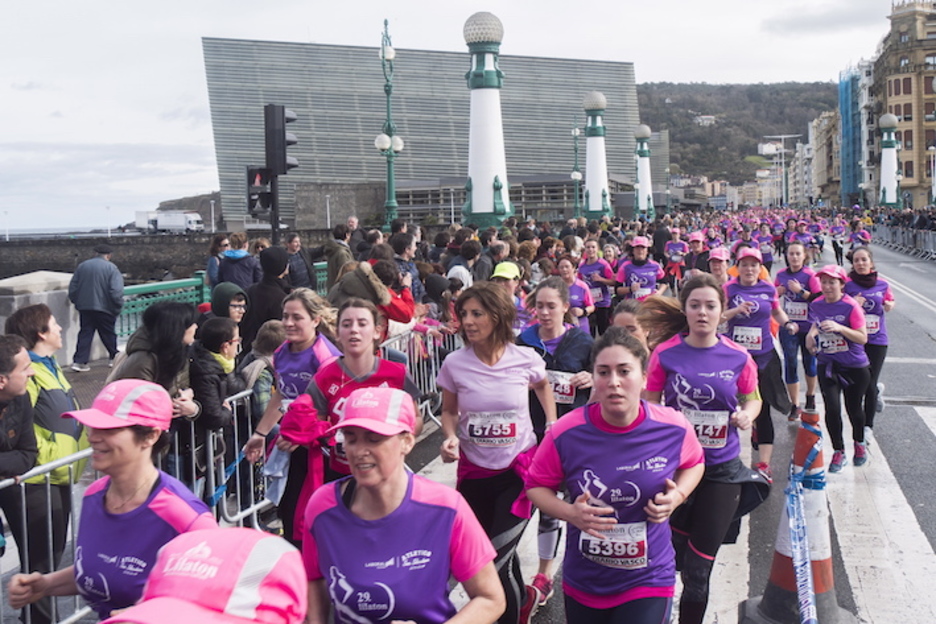 Iragan urtean baino ia 440 emakume gehiagok hartu dute parte lasterketan. (Andoni CANELLADA/ARGAZKI PRESS)