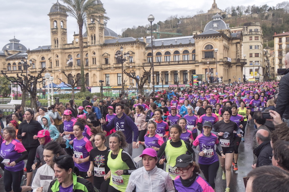 Euri-jasa bota du lasterketa hastear zela, baina giro izan dute ondorenean. (Andoni CANELLADA/ARGAZKI PRESS)