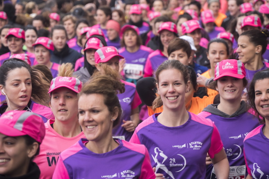 Aise egiten dituzte zenbaitek bost kilometro lasterka. (Andoni CANELLADA/ARGAZKI PRESS)