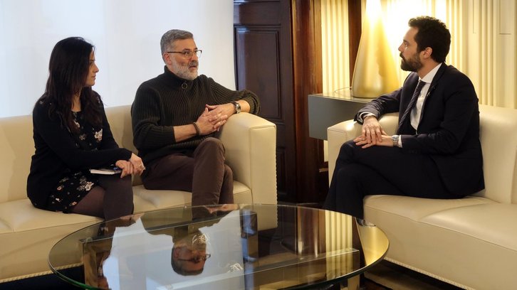 Riera se ha reunido con el presidente del Parlament, Roger Torrent. (@parlamentcat)