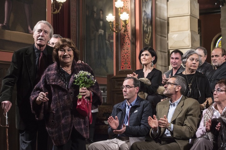 Marian Arregi, Juan Antonio Urbeltzekin batera, 2015ean Gipuzkoako Urrezko Domina jaso zutenean. (Jagoba MANTEROLA/ARGAZKI PRESS)