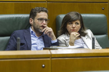 Borja Semper y Nerea Llanos, parlamentarios del PP en Gasteiz. (Juanan RUIZ / ARGAZKI PRESS)