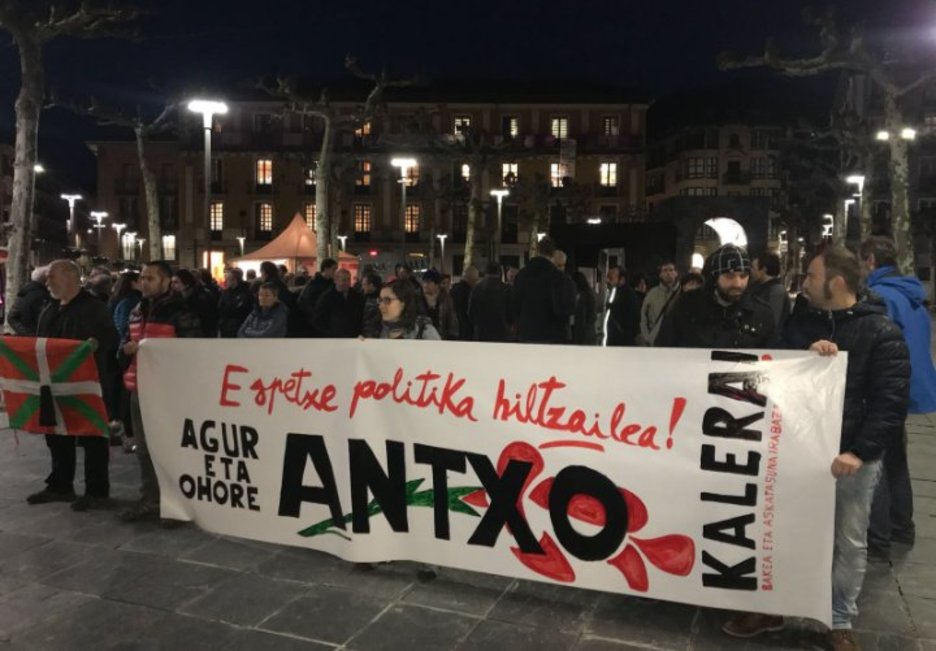 Vecinos de Tolosa se han movilizado en recuerdo del preso iruindarra. (@TolosakoErnai)