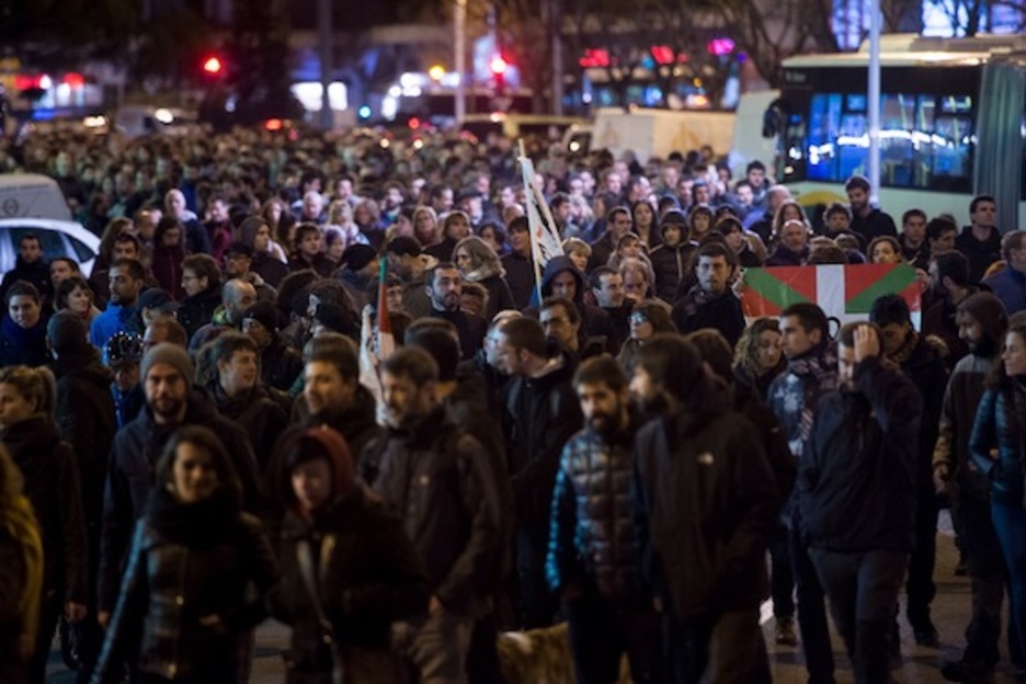 El barrio iruindarra de Donibane, de donde era Xabier Rey, ha celebrado una manifestación. (Iñigo URIZ/ARGAZKI PRESS)